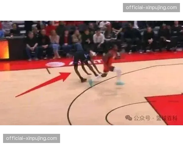 特雷杨从替补席冲入场内抱怨判罚 直接驱逐出场面临联盟处罚